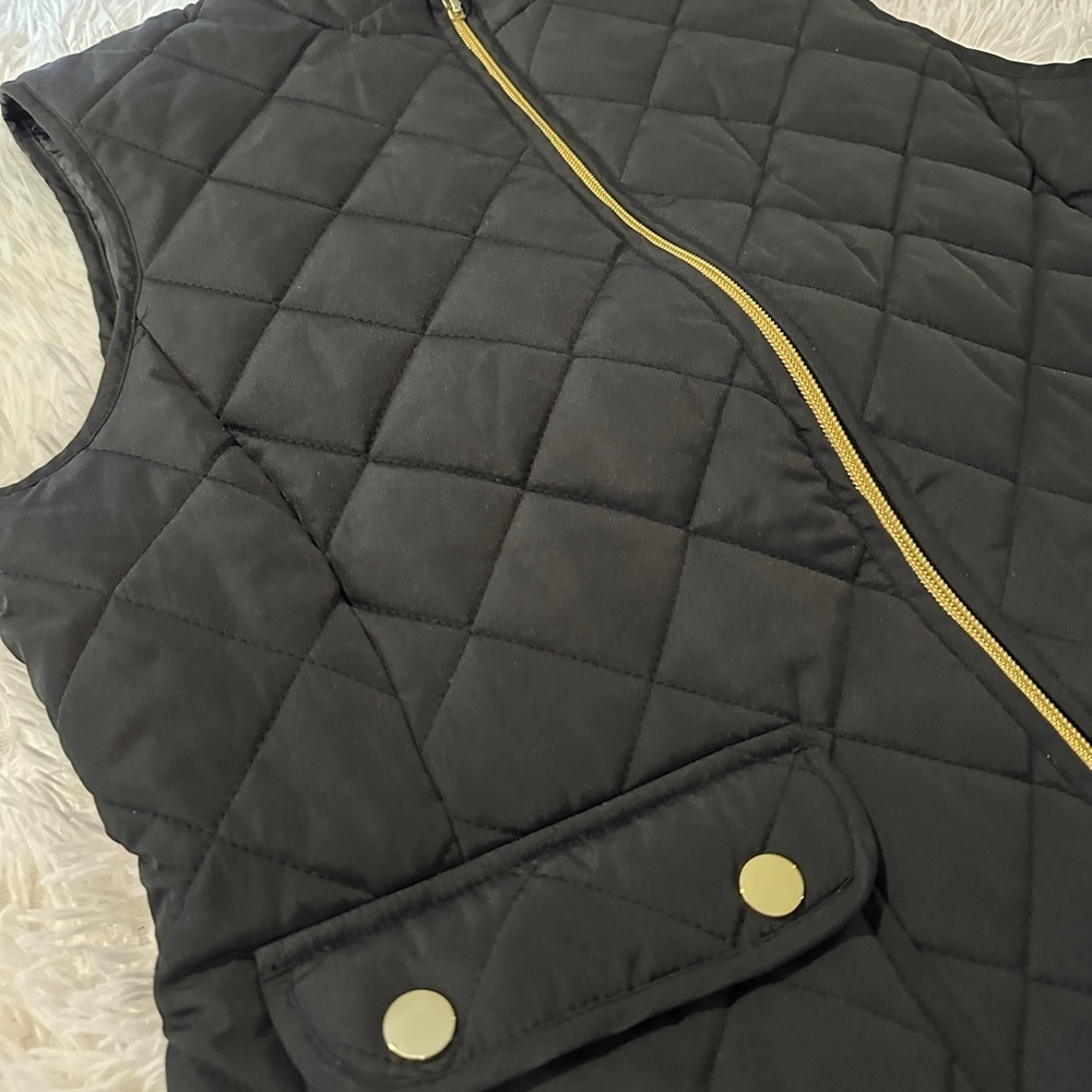 St. John’s Bay Quilted Black Puffer Vest with Gold Zip & Pockets Size M - Picture 13 of 14